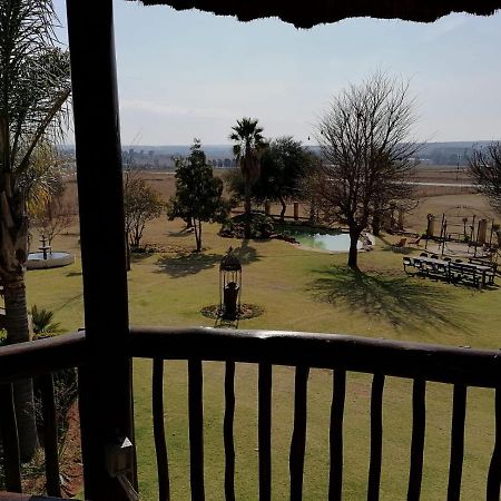 Kwena Maribane Lodge Бронкхорстспрёйт Экстерьер фото