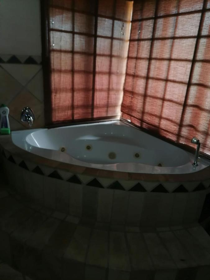 Kwena Maribane Lodge Бронкхорстспрёйт Экстерьер фото